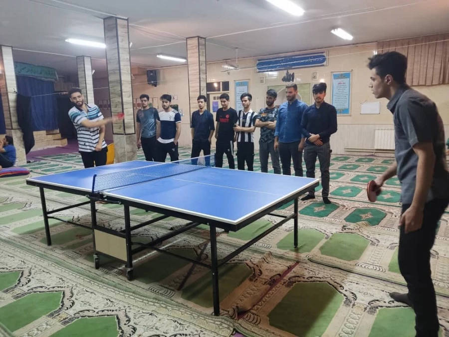 همزمان با هفته نشاط سراهای دانشجویی برگزار شد : 
برگزاری مسابقه تنیس روی میز بین کارکنان و دانشجویان واحد دانشور  4