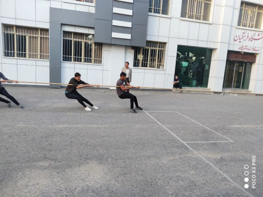 به مناسبت هفته نشاط در سراهای دانشجویی برگزار شد : 
مطابقه طناب کشی ویژه  دانشجویان ساکن در سراها 4