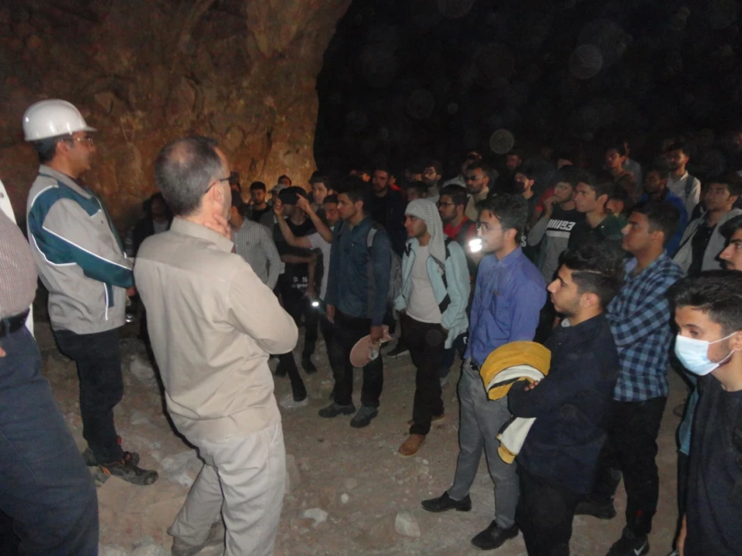 در راستای درس آموزش علوم تجربی و با حضور دکتر رئوفیان انجام شد : 
بایدید دانشجویان ورودی 1400 از معدن نمک و روستای ییلاقی بقیع شهرستان نیشابور  3