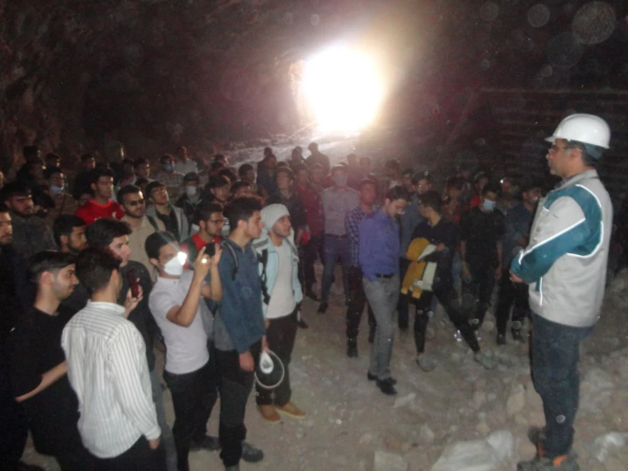 در راستای درس آموزش علوم تجربی و با حضور دکتر رئوفیان انجام شد : 
بایدید دانشجویان ورودی 1400 از معدن نمک و روستای ییلاقی بقیع شهرستان نیشابور  4