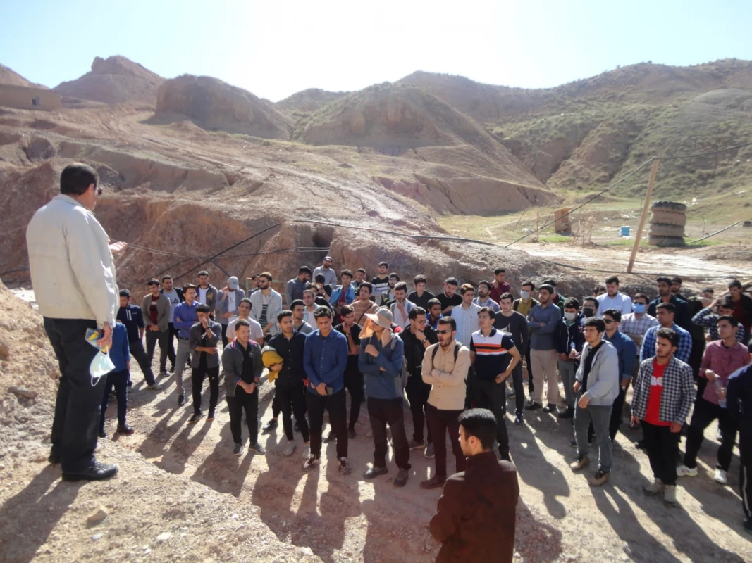 در راستای درس آموزش علوم تجربی و با حضور دکتر رئوفیان انجام شد : 
بایدید دانشجویان ورودی 1400 از معدن نمک و روستای ییلاقی بقیع شهرستان نیشابور  5
