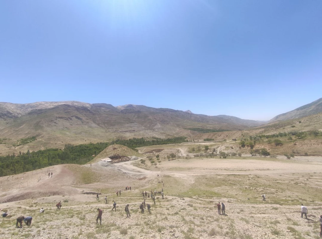 در راستای درس آموزش علوم تجربی و با حضور دکتر رئوفیان انجام شد : 
بایدید دانشجویان ورودی 1400 از معدن نمک و روستای ییلاقی بقیع شهرستان نیشابور  7