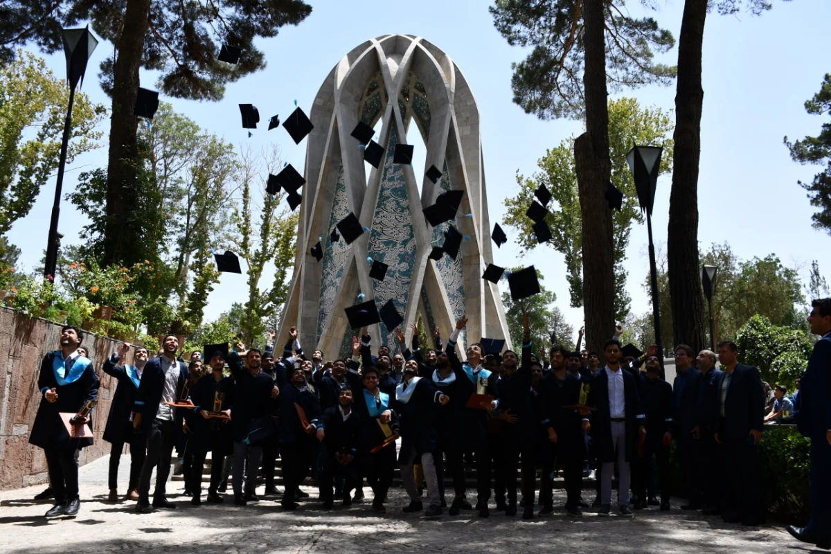 با حضور پرشور دانشجویان و خانواده های آنان ،برگزار شد : 
برگزاری آئین دانش آموختگی دانشجومعلمان ورودی سال 1397
 11