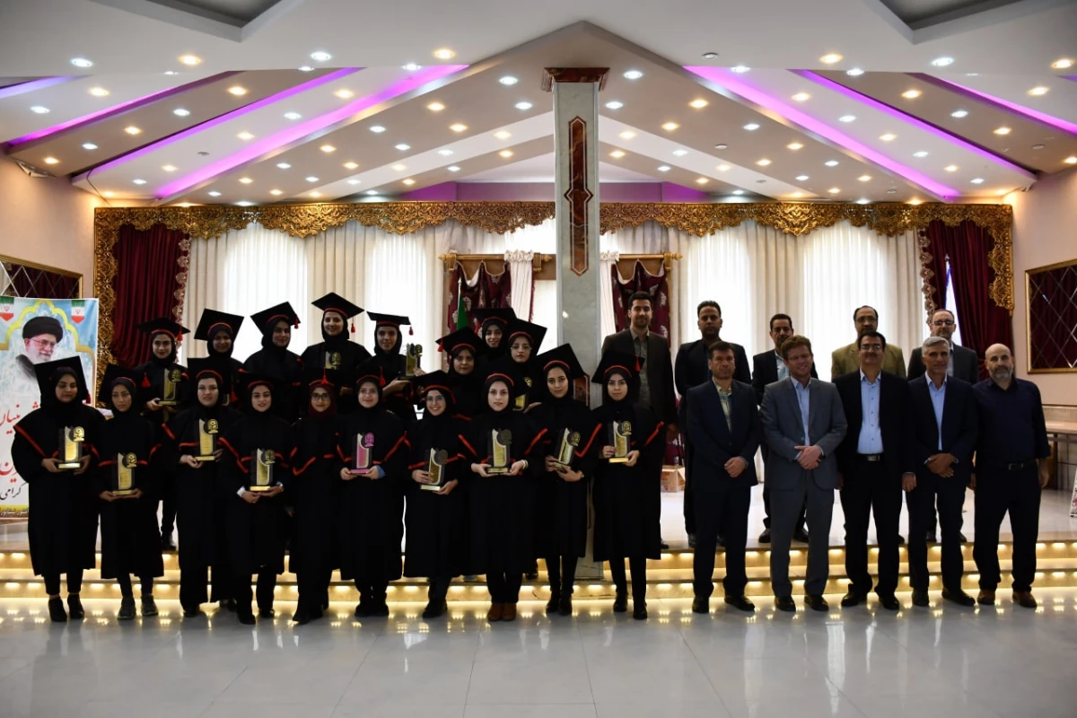 با حضور پرشور دانشجویان و خانواده های آنان ،برگزار شد : 
برگزاری آئین دانش آموختگی دانشجومعلمان ورودی سال 1397
 12