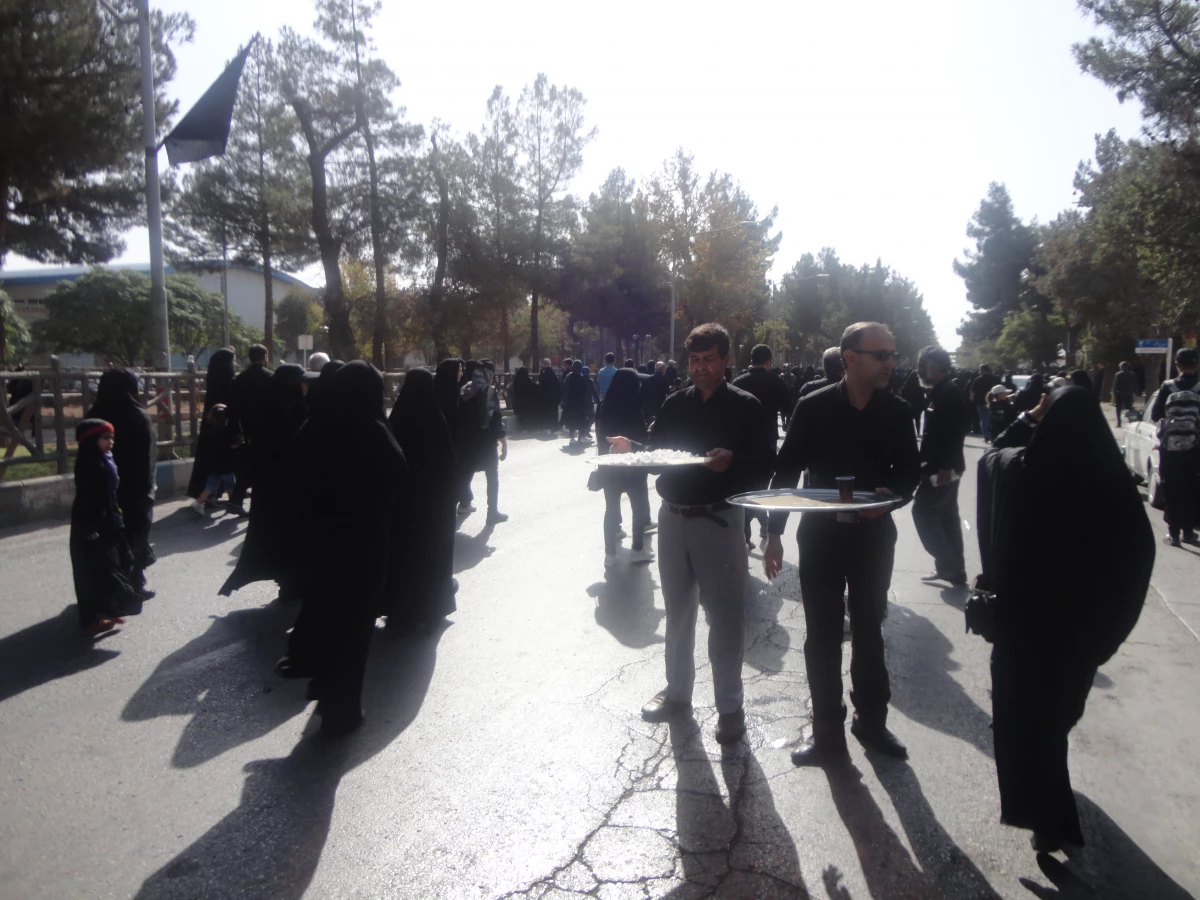 همزمان با اربعین سید و سالار شهیدان انجام شد : 
برگزاری موکب اربعین با مشارکت و حضور دانشجویان  5