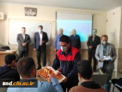 همزمان با هفته وحدت انجام شد : 
حضور مسئولین دانشگاه در کلاسهای درس دانشجویان و تبریک عید میلاد  2