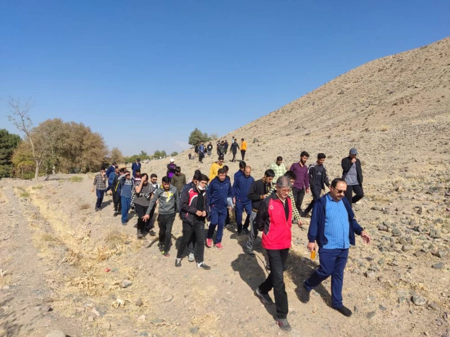 با حضور با نشاط دانشجویان و به مناسبت هفته تربیت بدنی انجام شد : 
کوهپیمایی و گلگشت دانشجویان در ییلاقات شمال شهرستان نیشابور  3