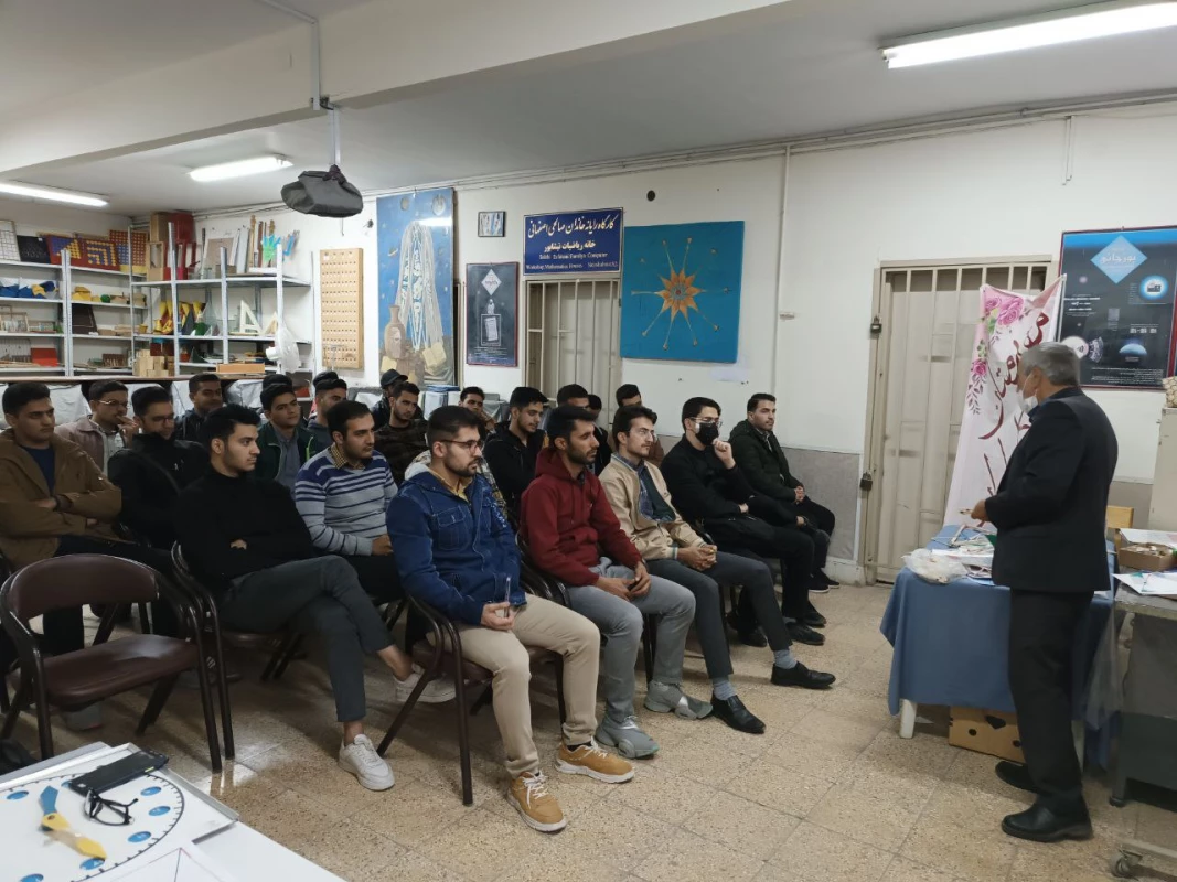 به همراهی استاد بازوبندی مدرس محترم آموزش ریاضی انجام شد : 
بازدید دانشجویان از خانه ریاضیات شهرستان نیشابور  2