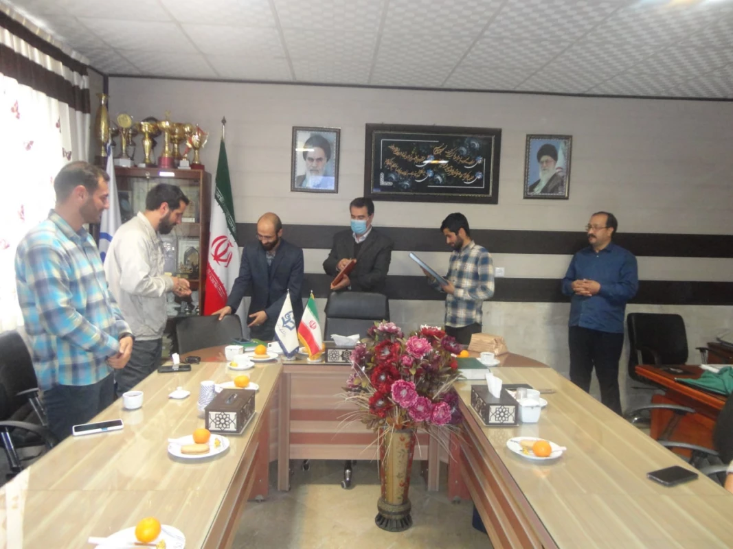 در تقارن با هفته با شکوه بسیج انجام شد : 
آئین معرفی مسئول بسیج دانشجویی واحد دانشور و تجلیل از برترین های بسیج  6