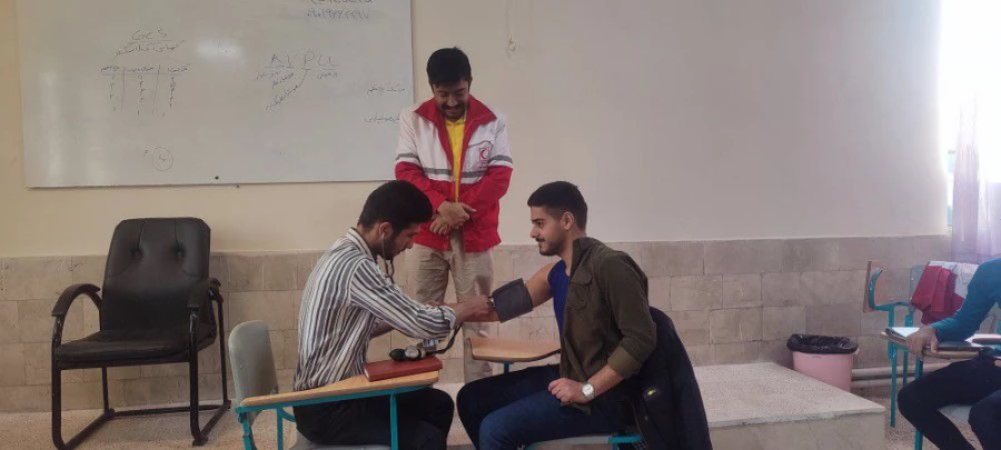 به همت کانون هلال احمر واحد دانشور برگزار شد:  
دوره مهارتی آموزش کمک های اولیه  4