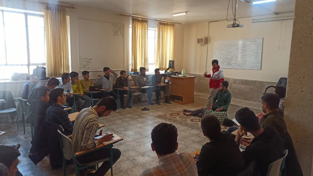 به همت کانون هلال احمر واحد دانشور برگزار شد:  
دوره مهارتی آموزش کمک های اولیه  7