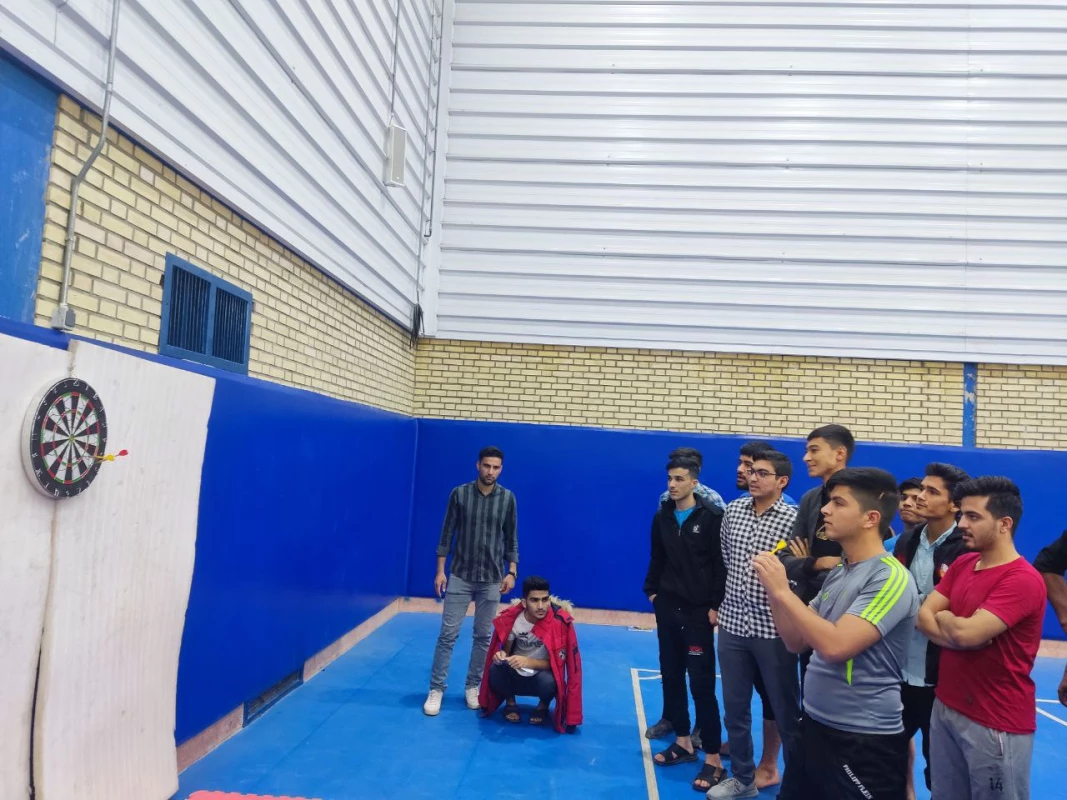 همزمان با فرارسیدن روز دانشجو برگزار شد : 
مسابقات طناب کشی و دارت ویژه دانشجویان واحد دانشور  2