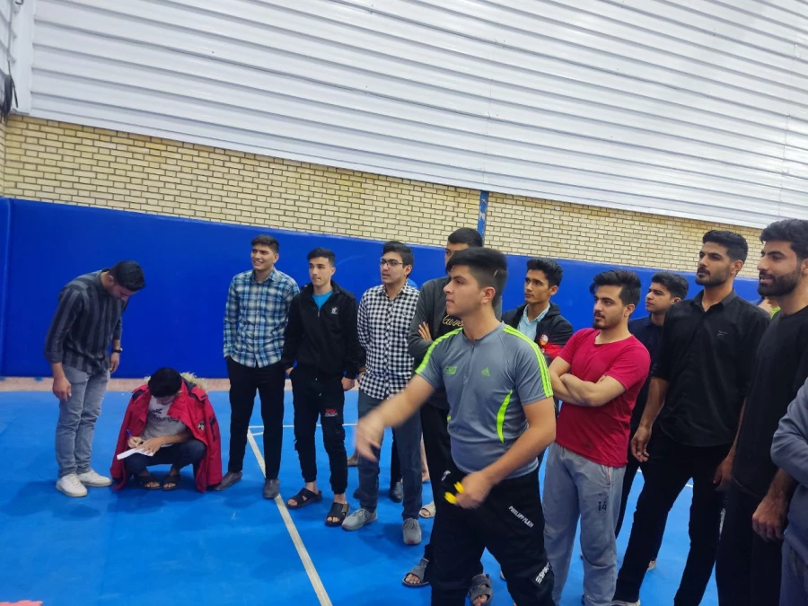 همزمان با فرارسیدن روز دانشجو برگزار شد : 
مسابقات طناب کشی و دارت ویژه دانشجویان واحد دانشور  3