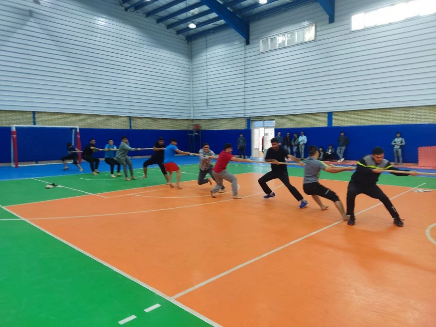 همزمان با فرارسیدن روز دانشجو برگزار شد : 
مسابقات طناب کشی و دارت ویژه دانشجویان واحد دانشور  6