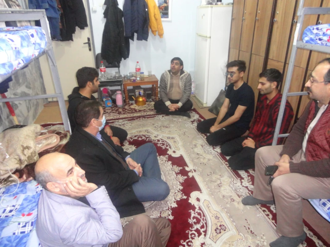 همزمان با فرارسیدن روز دانشجو انجام شد : 
دیدار چهره به چهره ریاست و کارکنان دانشگاه با دانشجویان در قالب طرح بشنو و بگو 8