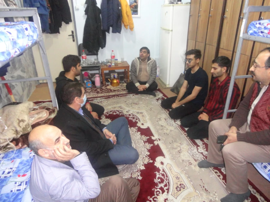 همزمان با فرارسیدن روز دانشجو انجام شد : 
دیدار چهره به چهره ریاست و کارکنان دانشگاه با دانشجویان در قالب طرح بشنو و بگو 8