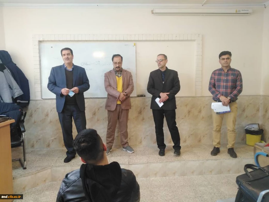 همزمان با فرارسیدن روز دانشجو انجام شد : 
تبریک به دانشجویان و توزیع شیرینی در کلاسهای درس 2