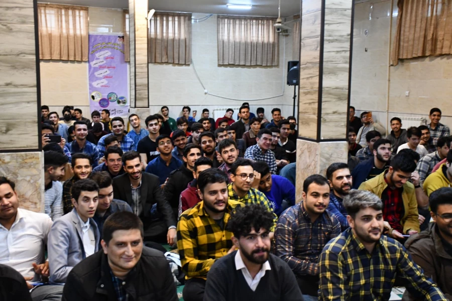 به مناسبت فرارسیدن 16 آذر  برگزار شد : 
مراسم جشن روز دانشجو  7