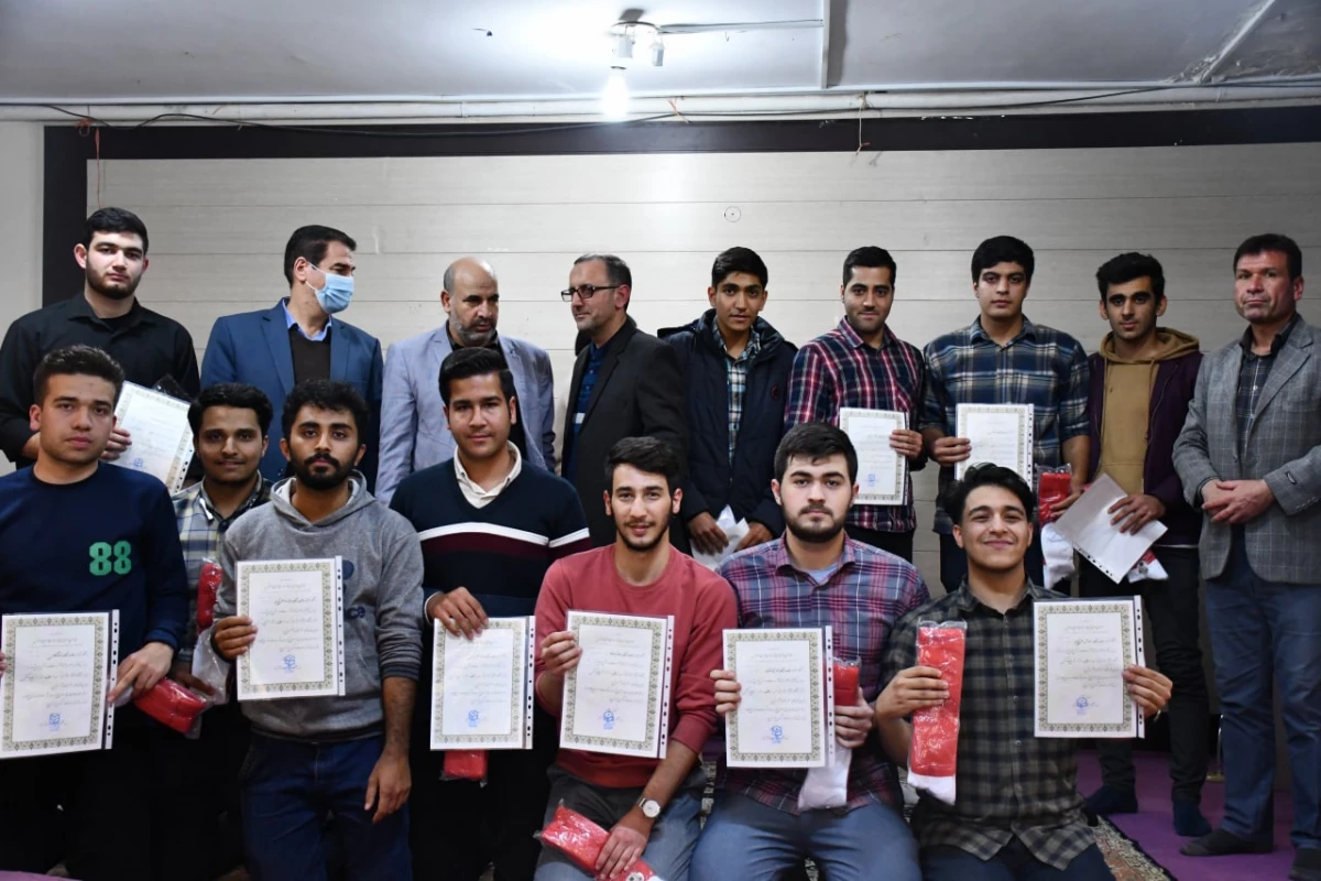 به مناسبت فرارسیدن 16 آذر  برگزار شد : 
مراسم جشن روز دانشجو  9