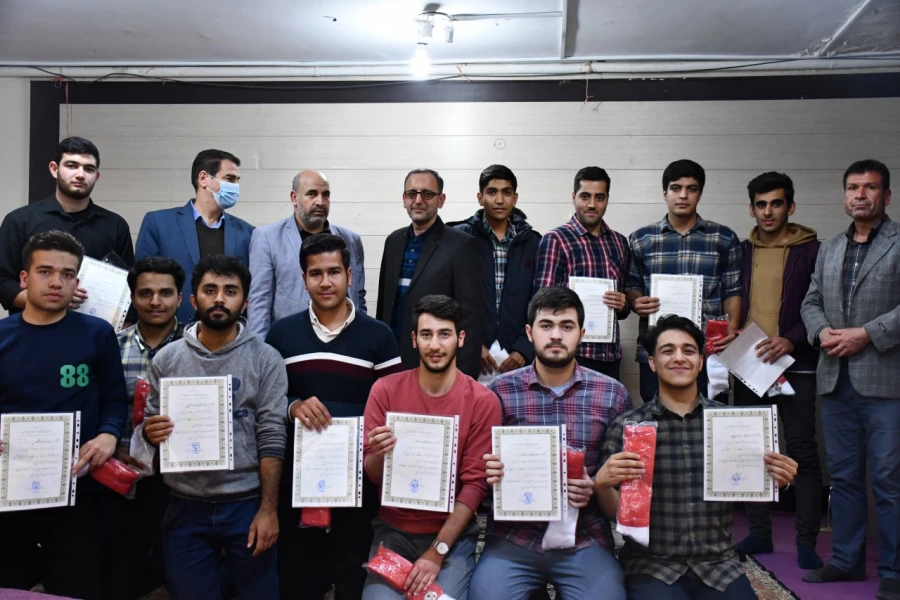 به مناسبت فرارسیدن 16 آذر  برگزار شد : 
مراسم جشن روز دانشجو  10