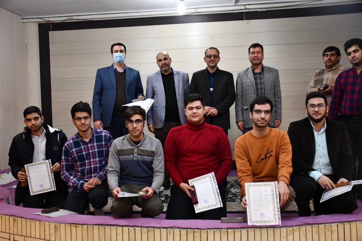 به مناسبت فرارسیدن 16 آذر  برگزار شد : 
مراسم جشن روز دانشجو  11