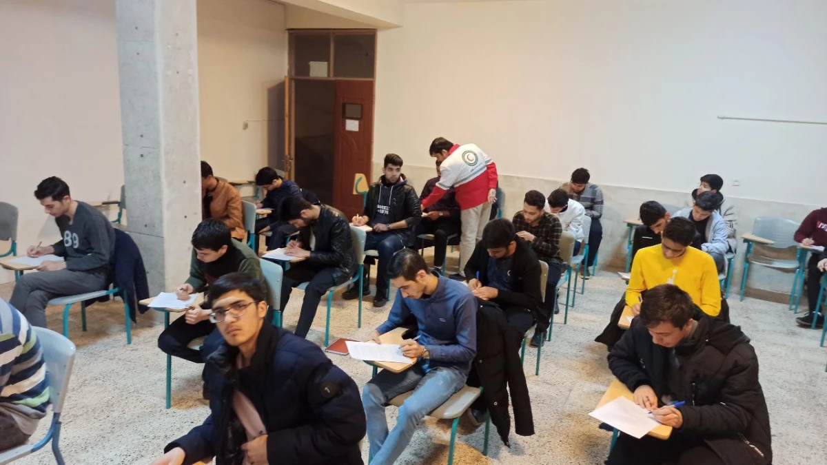 پس از پایان دوره آموزشی هلال احمر انجام شد : 
برگزاری آزمون پایان دوره هلال احمر ویژه دانشجویان واحد دانشور  2