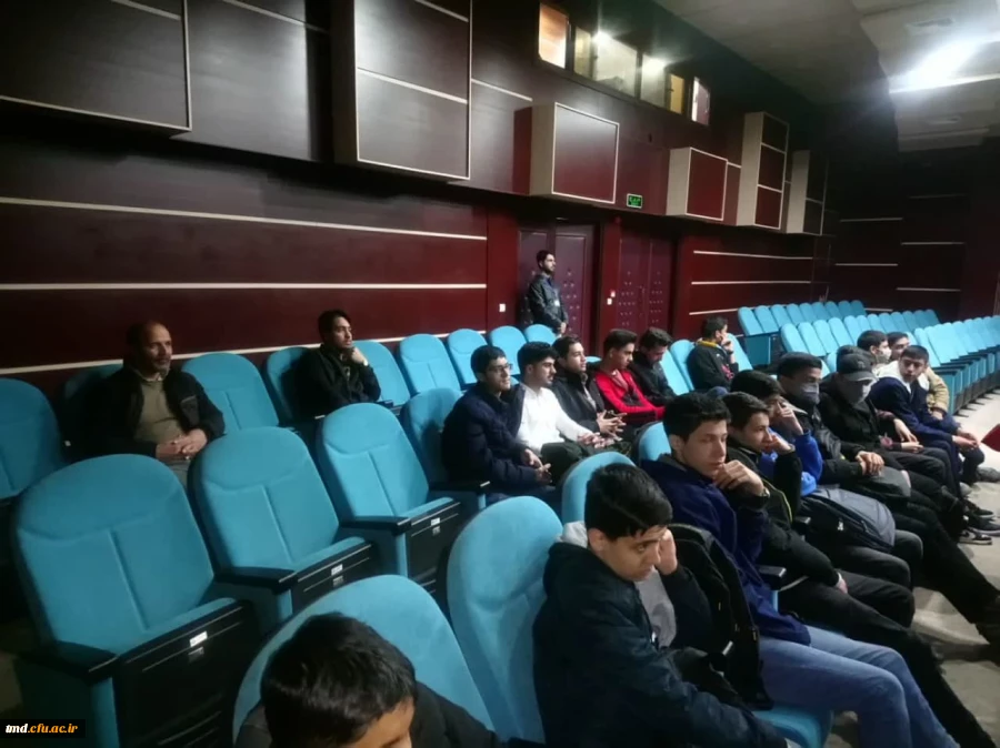 همزمان با هفته پژوهش برگزار شد : 
شرکت دانشجویان واحد دانشور در همایش فیزیک و کاربرد آن در زندگی در دانشگاه نیشابور  2