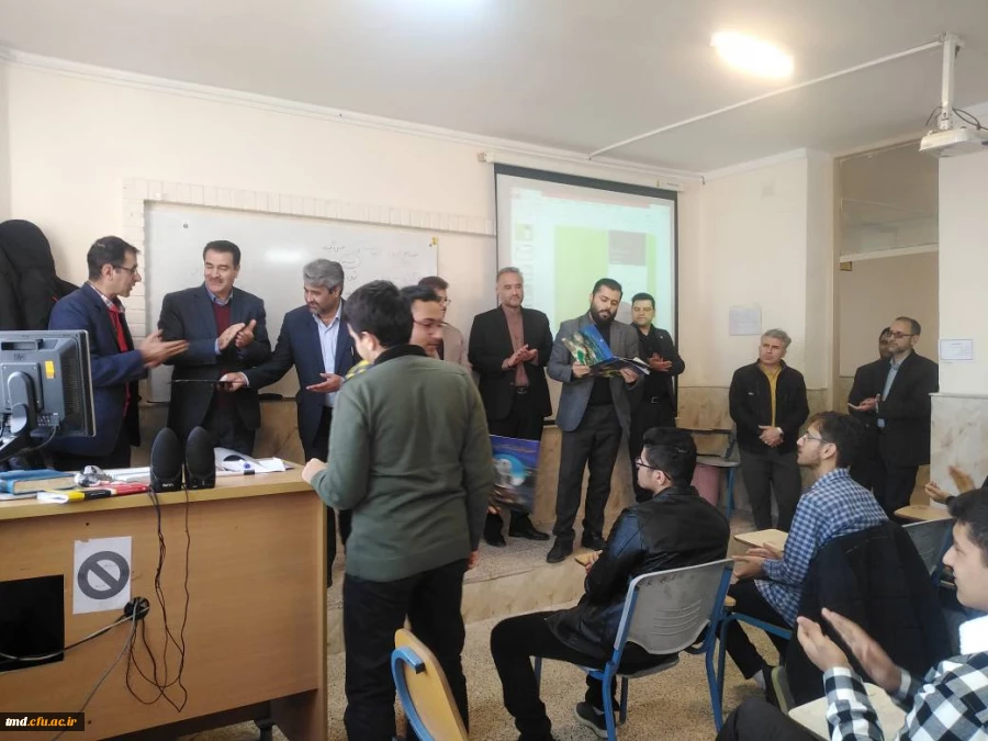 با حضور معاون محترم مدیر کل و رئیس آموزش و پرورش نیشابور انجام شد : 
اهدای احکام استخدامی دانشجویان جدیدالورود 1401 2