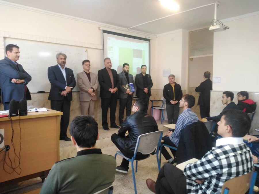 با حضور معاون محترم مدیر کل و رئیس آموزش و پرورش نیشابور انجام شد : 
اهدای احکام استخدامی دانشجویان جدیدالورود 1401 4