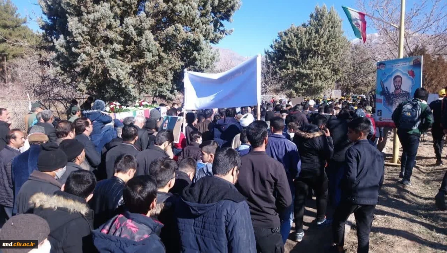 همزمان با سومین سالروز شهادت سردار عزیز حاج قاسم سلیمانی برگزار شد : 
حضور اساتید ، دانشجویان و کارکنان واحد دانشور در مراسم تشییع و تدفین شهید گمنام  2