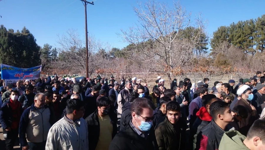 همزمان با سومین سالروز شهادت سردار عزیز حاج قاسم سلیمانی برگزار شد : 
حضور اساتید ، دانشجویان و کارکنان واحد دانشور در مراسم تشییع و تدفین شهید گمنام  3