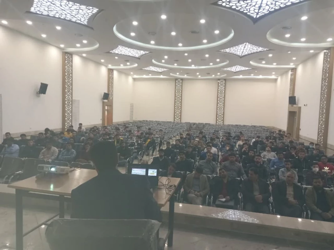 با حضور اساتید و دانشجویان برگزار شد : 
کارگاه آموزشی کارورزی 2  با سخنرانی دکتر رئوفیان  2