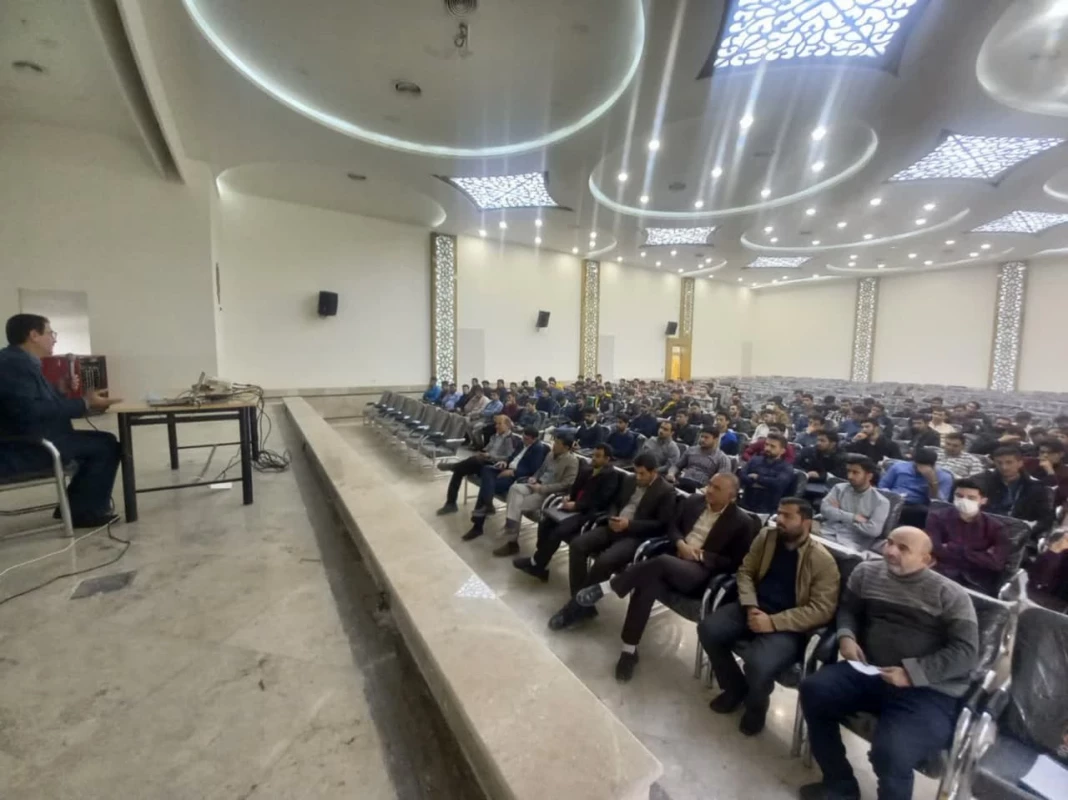 با حضور اساتید و دانشجویان برگزار شد : 
کارگاه آموزشی کارورزی 2  با سخنرانی دکتر رئوفیان  4