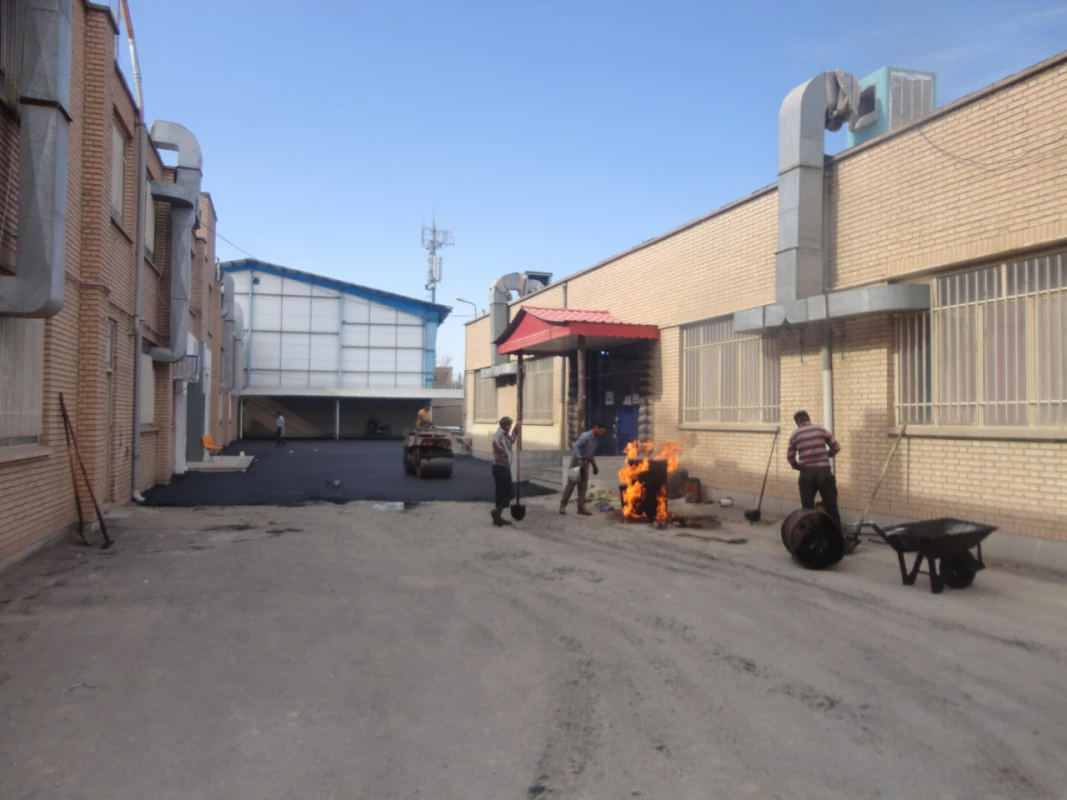 به منظور بهسازی محیط دانشگاه انجام شد : 
آسفالت 1000 متر از محوطه دانشگاه فرهنگیان واحد دانشور  3