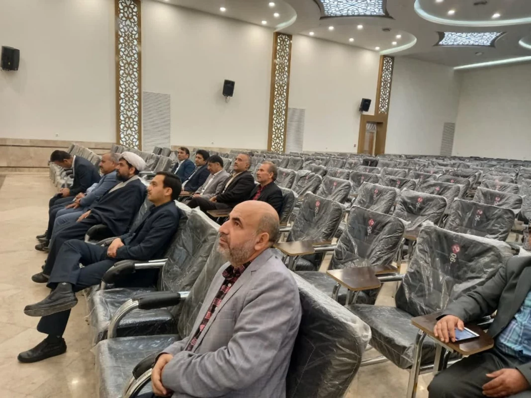 با حضور اساتید درس کاروزی  انجام شد : 
کارگروه کارورزی و هم اندیشی اساتید در نیمسال دوم  3