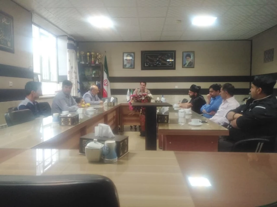 با حضور کارکنان مجموعه سلف سرویس و آشپزخانه انجام شد : 
جلسه هماهنگی در خصوص راه کارهای حفظ و ارتقای کیفیت طبخ و توزیع غذا 2