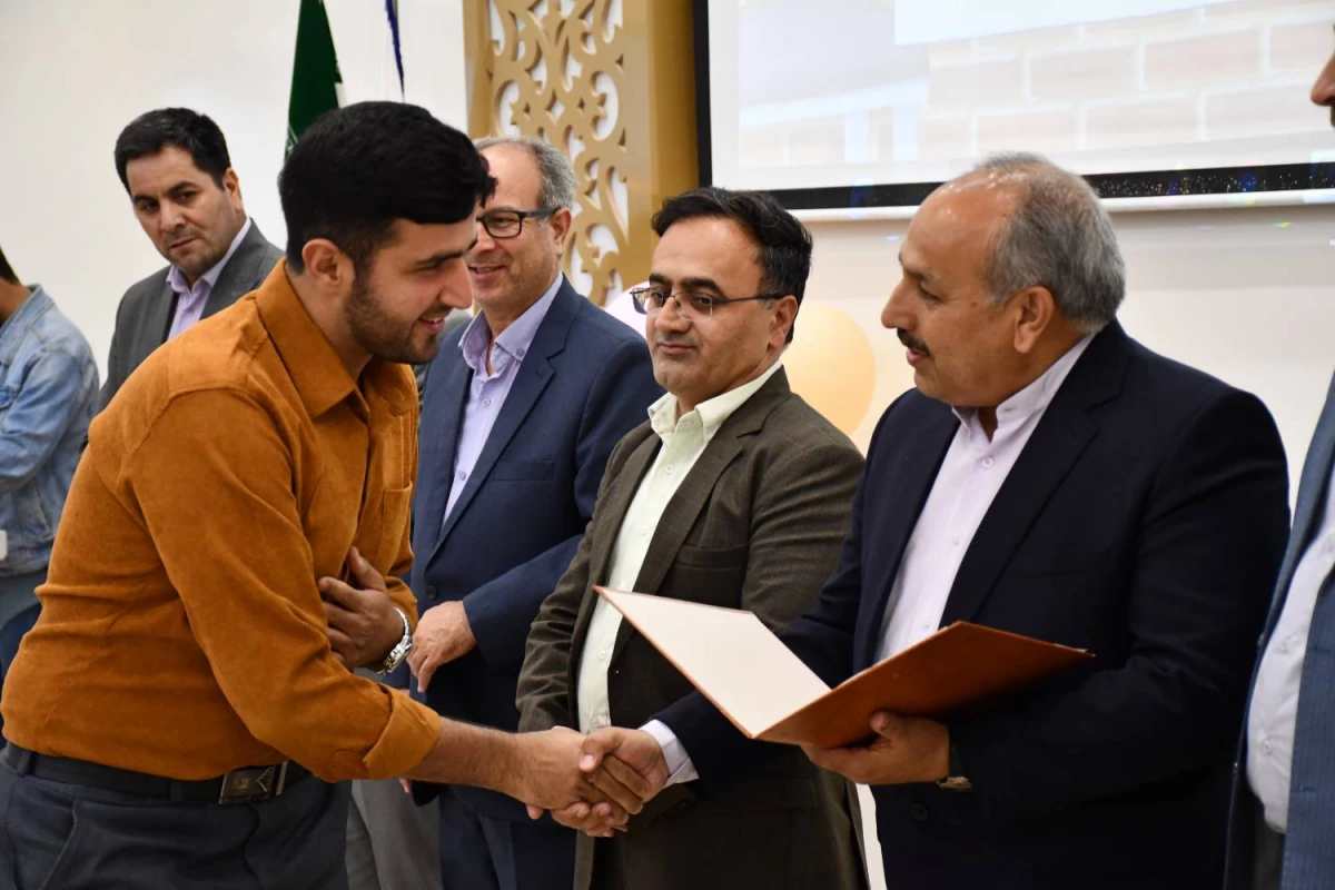 در هفته بزرگداشت مقام معلم و دهه ی سرآمدی آموزش انجام شد : 
جشن سپاس از مقام معلم و استاد  11