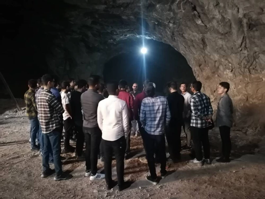 در ادامه برنامه های دهه سرآمدی آموزش انجام شد : 
بازدید دانشجویان از معادن نمک و فیروزه شهرستان نیشابور  5