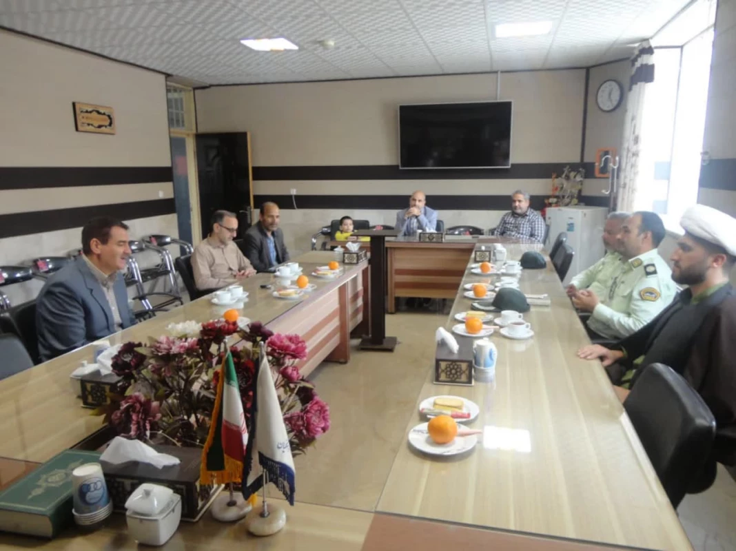 همزمان با هفته بزرگداشت مقام معلم انجام شد : 
بازدید مسئول کلانتری 12 نیروی انتظامی شهرستان نیشابور از واحد دانشور  2