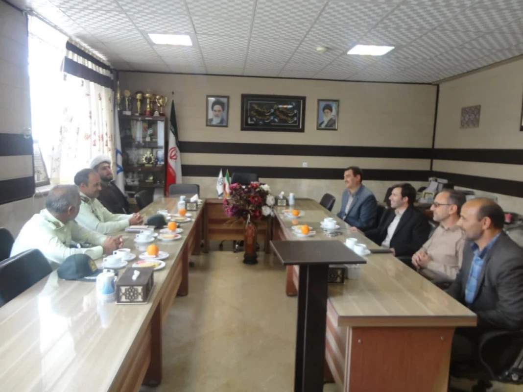 همزمان با هفته بزرگداشت مقام معلم انجام شد : 
بازدید مسئول کلانتری 12 نیروی انتظامی شهرستان نیشابور از واحد دانشور  3