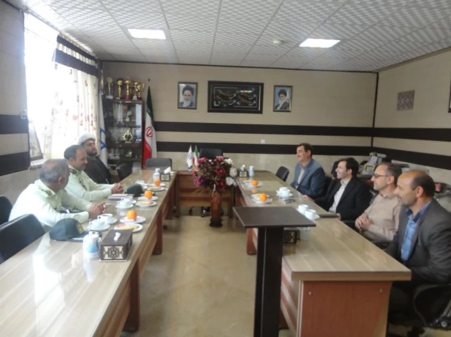 همزمان با هفته بزرگداشت مقام معلم انجام شد : 
بازدید مسئول کلانتری 12 نیروی انتظامی شهرستان نیشابور از واحد دانشور  3