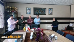 همزمان با روز جهانی ارتباطات و روابط عمومی صورت گرفت : 
تقدیر و تجلیل از سرکار خانم اولادی مسئول روابط عمومی واحد  دانشور  2