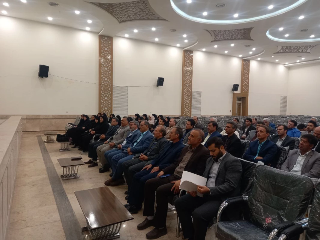 با حضور اساتید و مدیران مجری طرح کارورزی انجام شد : 
کارگاه آموزشی کارورزی و تقدیر از مدیران و معاونین مدارس مجری طرح  5