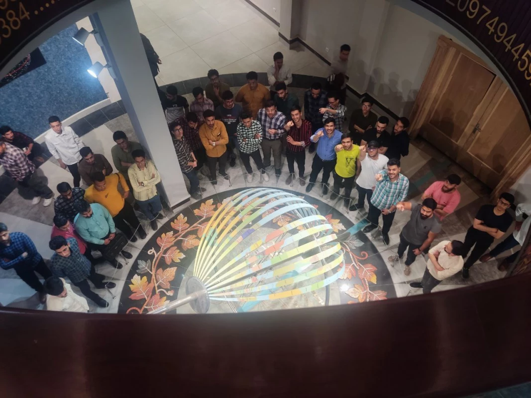 همزمان با روز جهانی خیام انجام شد : 
بازدید دانشجویان از مجموعه افلاک نمای خیام و موزه پروفسور صادقی  3