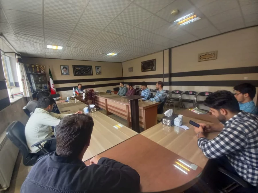 با حضور دانشجویان شرکت کننده در اردوی راهیان نور انجام شد : 
جلسه تقدیر و تجلیل از عوامل برگزار کننده اردوی راهیان نور  3