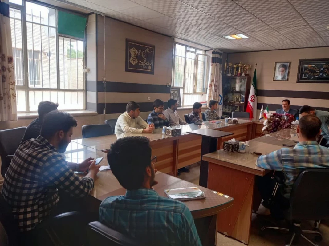 با حضور دانشجویان شرکت کننده در اردوی راهیان نور انجام شد : 
جلسه تقدیر و تجلیل از عوامل برگزار کننده اردوی راهیان نور  5