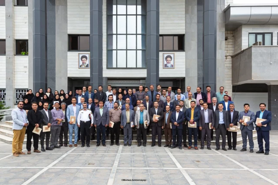 همزمان با روز جهانی ارتباطات و روابط عمومی انجام شد : 
تقدیر از مسئول روابط عمومی واحد دانشور سرکار خانم اولادی  3