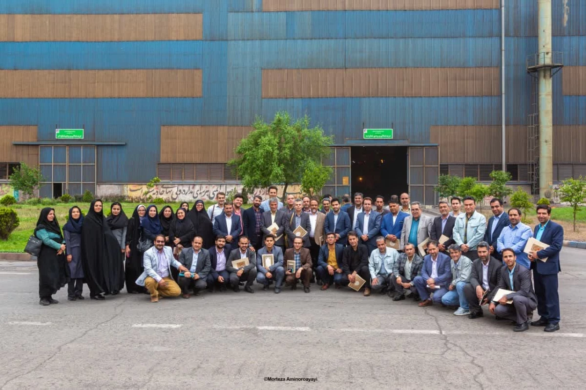 همزمان با روز جهانی ارتباطات و روابط عمومی انجام شد : 
تقدیر از مسئول روابط عمومی واحد دانشور سرکار خانم اولادی  4