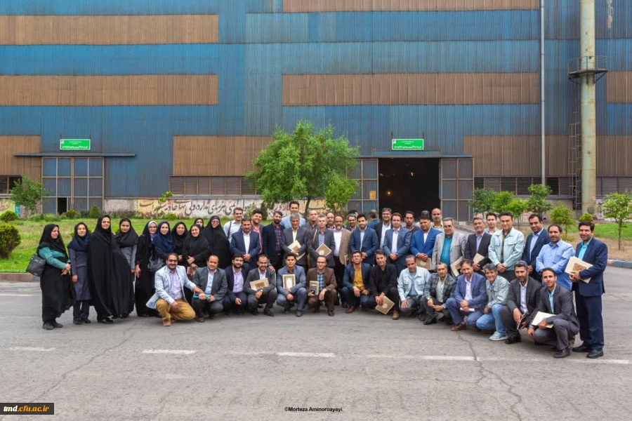 همزمان با روز جهانی ارتباطات و روابط عمومی انجام شد : 
تقدیر از مسئول روابط عمومی واحد دانشور سرکار خانم اولادی  4