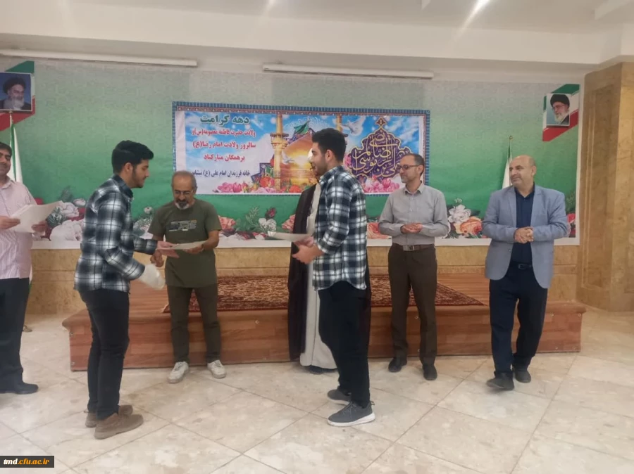 با حضور مسئولان واحد دانشور انجام  شد : 
تجلیل و تقدیر از دانشجویان جهادی واحد دانشور در خانه فرزندان امام علی ( ع)  2